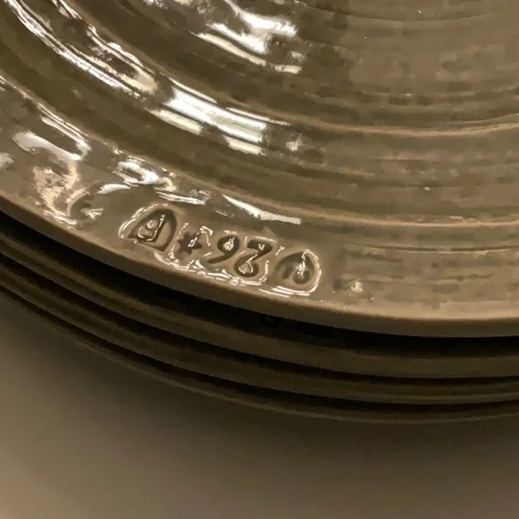 New Anthropologie Glenna Dinner Plates - Set of 4 - Picture 2 of 5